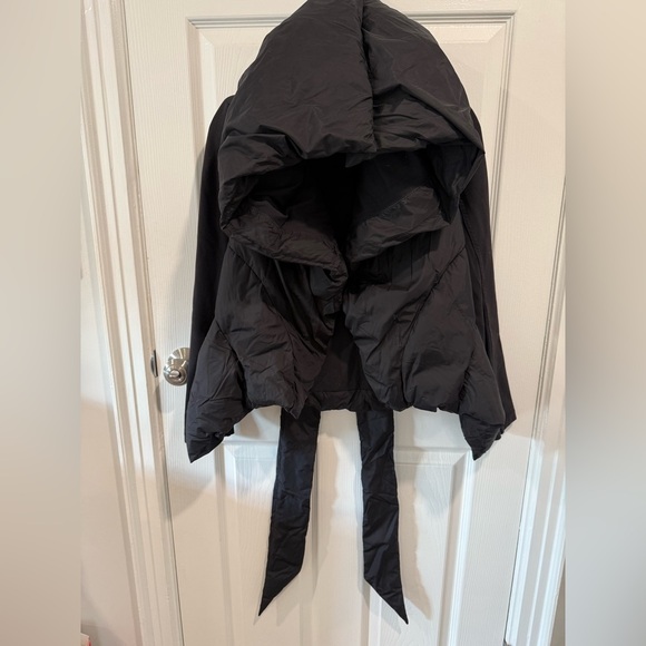 Lululemon Down To The Studio Jacket
Black / Reversible Slub Black Vintage Size 4 - Picture 5 of 16